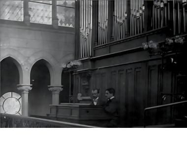 Pierre Kunc à l'orgue de la chapelle de l'école Ste Geneviève de la rue Lhomond à Paris, vers 1895.